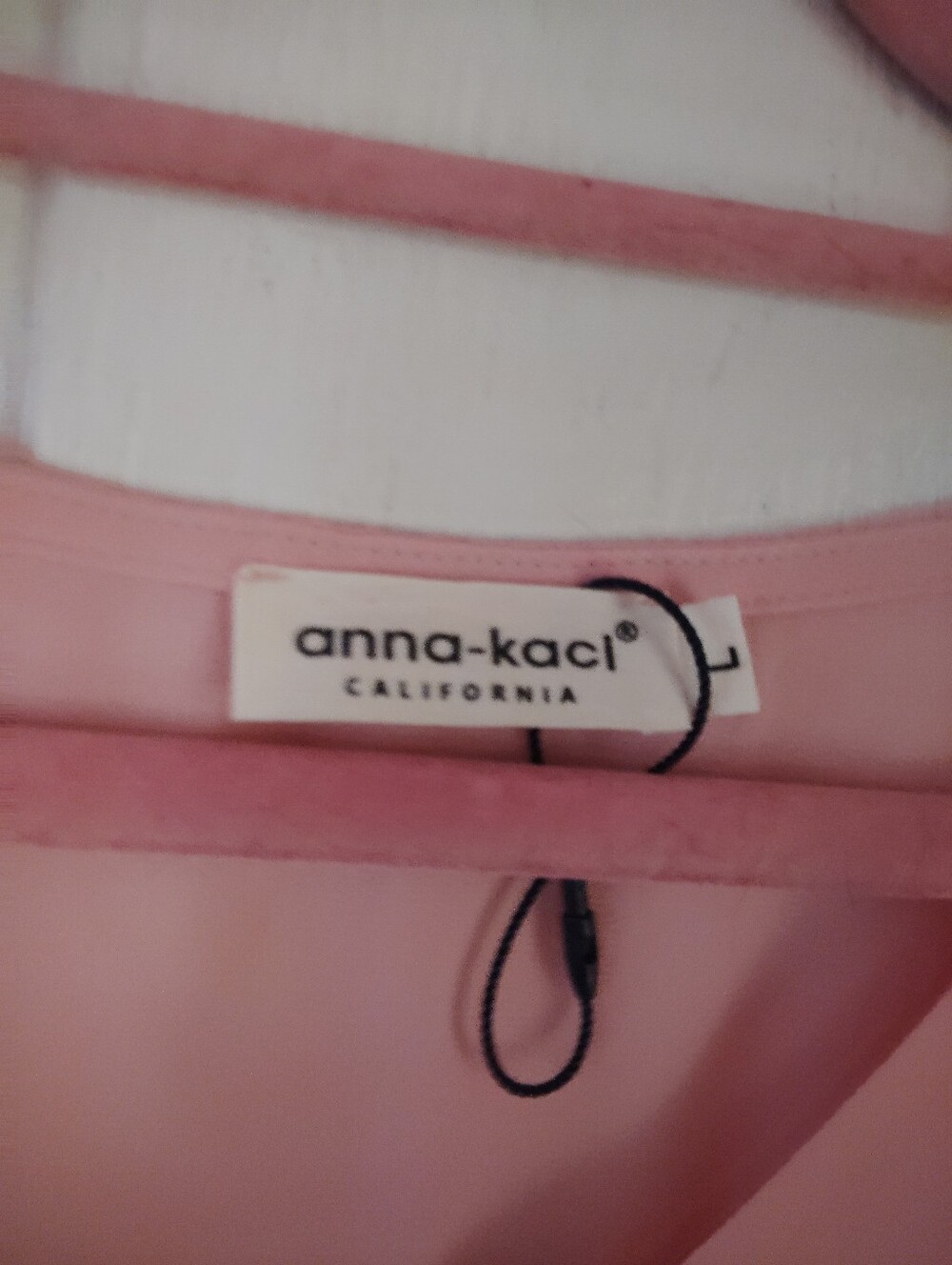 NWOT!! Anna-Kaci Light Pink V-Neck Flutter Sleeve Blouse. Size L - Picture 5 of 6